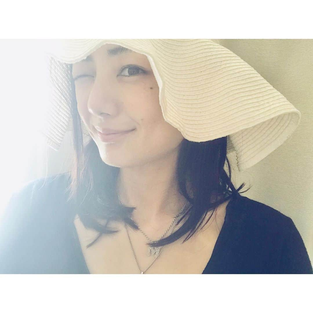 片山萌美さんのインスタグラム写真 - (片山萌美Instagram)「どうでもいいけど 泣きたい時は B'zのライブをみるか あの花をみるのがいい。  #moemikatayama #B'z #あの日見た花の名前を僕達はまだ知らない」8月8日 22時41分 - moet_mi