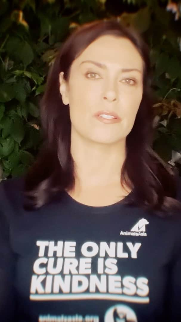 ミシェル・フォーブスのインスタグラム：「During these difficult times, we can come together to say, once and for all, #TheOnlyCureIsKindness. Join @AnimalsAsia as they end bear bile farming in Vietnam for good. The only way to heal is through empathy and respect and Animals Asia put kindness in action. www.TheOnlyCureIsKindness.org (link in bio)」