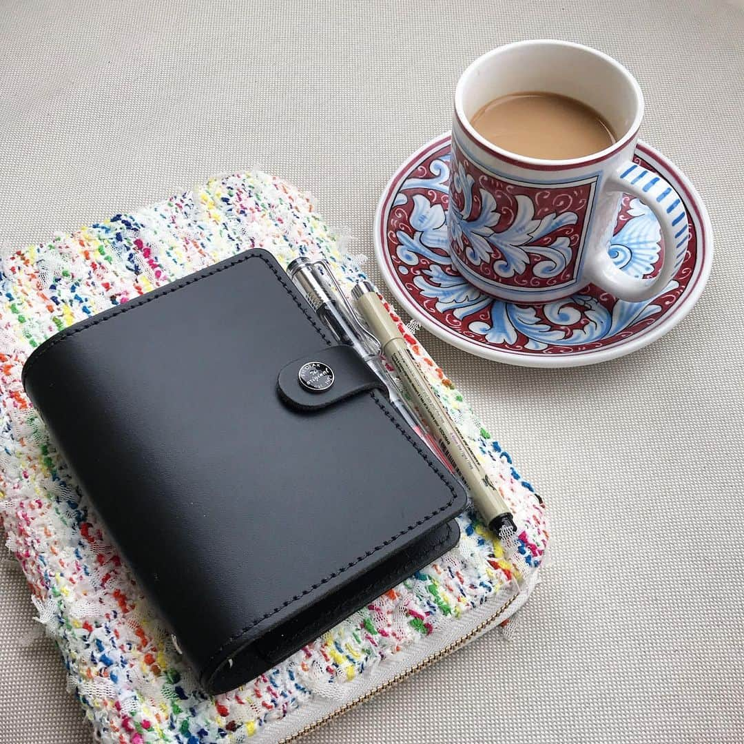 Dara M.さんのインスタグラム写真 - (Dara M.Instagram)「Morning crew #planner #plannercommunity #journaling #writingcommunity #functionalplanning #minimalplanners #filofax #filofaxpocket」8月8日 22時46分 - gothamhaus