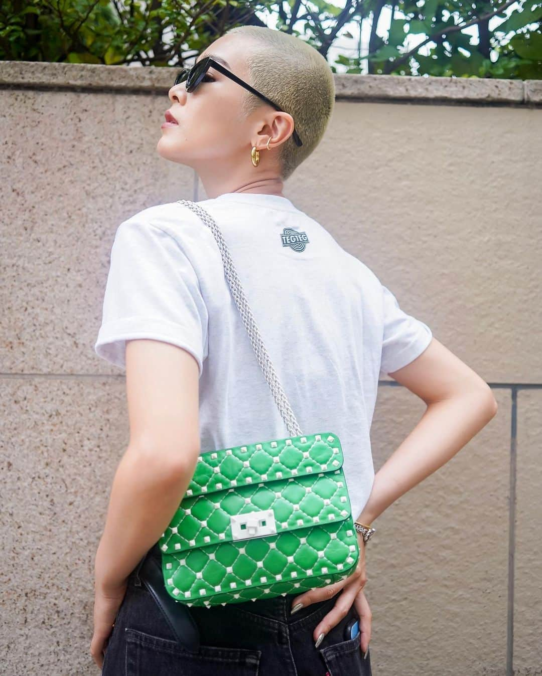 Fashionsnap.comさんのインスタグラム写真 - (Fashionsnap.comInstagram)「【#スナップ_fs】 Name 畠山 千明 T-Shirt #TEGTEG Pants #Levis Bag #VALENTINO Shoes #PRADA Eyewear #ZARA Bracelet  #Cartier  #fashionsnap #fashionsnap_women」8月8日 22時56分 - fashionsnapcom