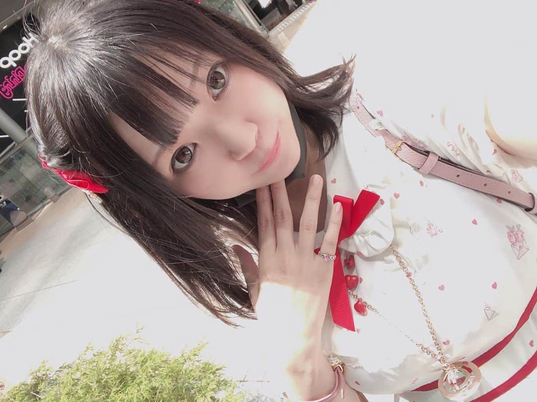 音羽莉夢のインスタグラム：「LIZ LISAしか🎀💗🎀💗 今日は赤な気分だった(∪・ω・)  #童顔ロリ巨乳 #合法ロリ #ロリコンホイホイ #撮影会モデル #音羽莉夢 #アミックエンターテインメント  #グラドル自画撮り部 #グラドル #lizlisa  #リズリサ #ツインテール」