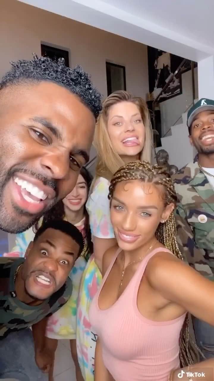 ジェイソン・デルーロのインスタグラム：「My first reels🙌🏾 #takeyoudancing @jenafrumes @hannahstocking @thejeremystrong @saydaword @kingbach」