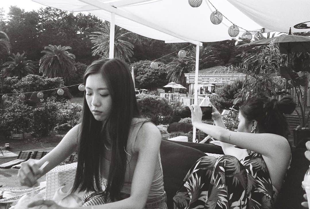 アシュリさんのインスタグラム写真 - (アシュリInstagram)「Jeju🌴 in b&w film #제주 #필름」8月8日 23時23分 - ashleybchoi