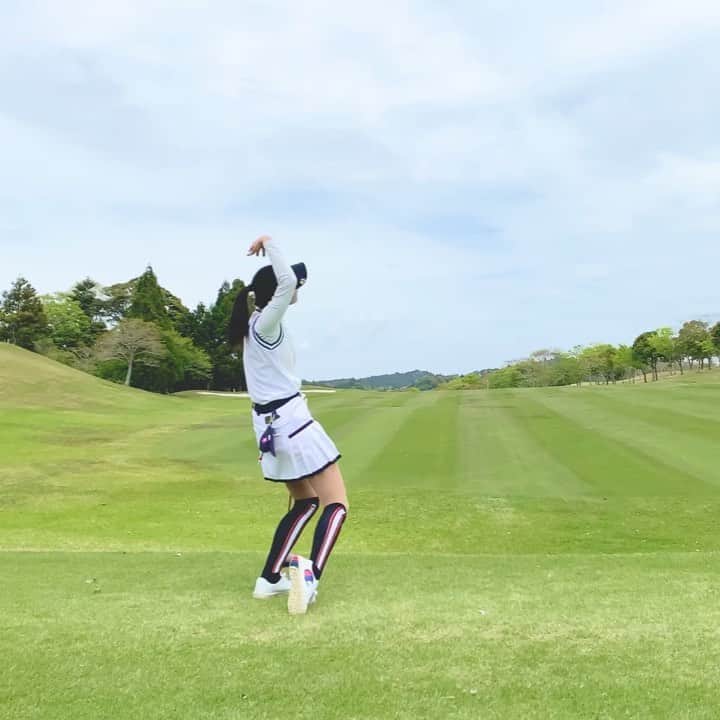 筒井萌子のインスタグラム：「* 癖の強い悔しがり方😆 バンカーに入りました😓 ・ #過去の動画シリーズ ・ #筒井萌子 #女優 #actress #モデル #model #岡山  #shooting #instagood #instalike #撮影 #followme #instalike #ゴルフ #ゴルフ女子 #ゴルフコーデ #골프 #좋아요반사 #좋아요그램 #좋아요환영 #데일리그램 #패션 #오오티디 #카페  #コンバースゴルフ #アルチビオ #archivio」