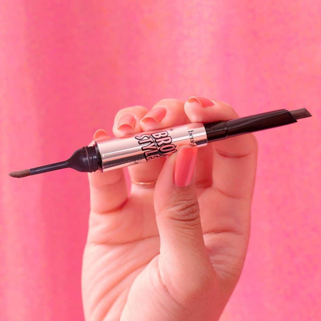 Benefit Cosmeticsさんのインスタグラム写真 - (Benefit CosmeticsInstagram)「HOLY BROW! #benefitbrowstyler is @WWD’s Best Brow Product of 2020! 🏆Our 2-in-1 pencil & powder duo instantly transforms brows and stays put literally all day long! 💪 #benefit」8月8日 23時19分 - benefitcosmetics