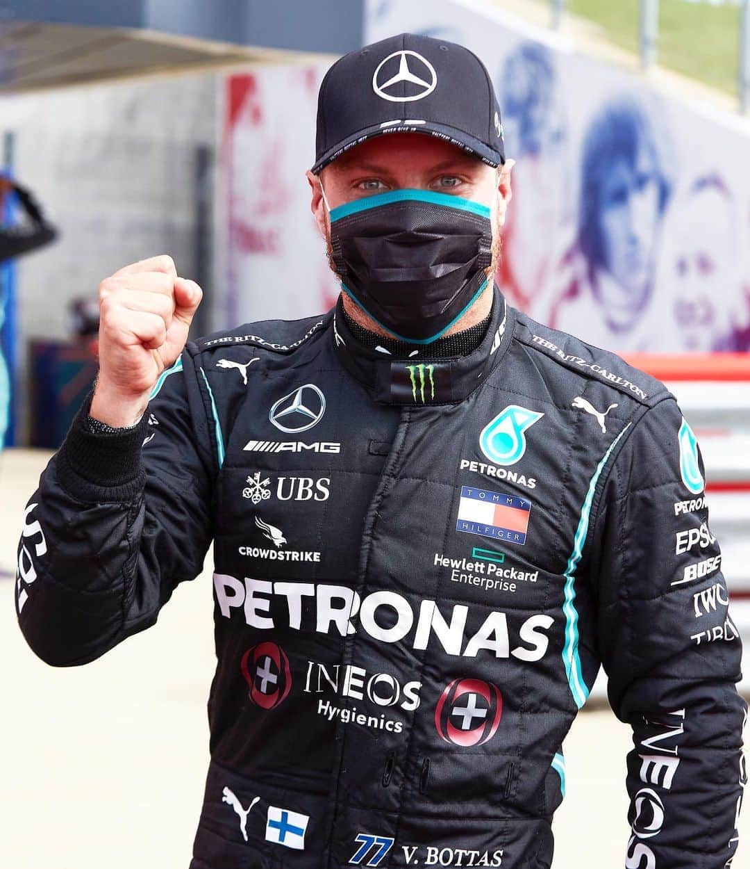 MERCEDES AMG PETRONASさんのインスタグラム写真 - (MERCEDES AMG PETRONASInstagram)「‪📻 “YES. YES. YES. YES. YES. YES. FEELS GOOD!!” ‬  ‪Enjoyed that one VB? 😉 It’s a 13th career Pole Position for @valtteribottas and a 10th for the Team @silverstonecircuit! 👏👏」8月8日 23時29分 - mercedesamgf1