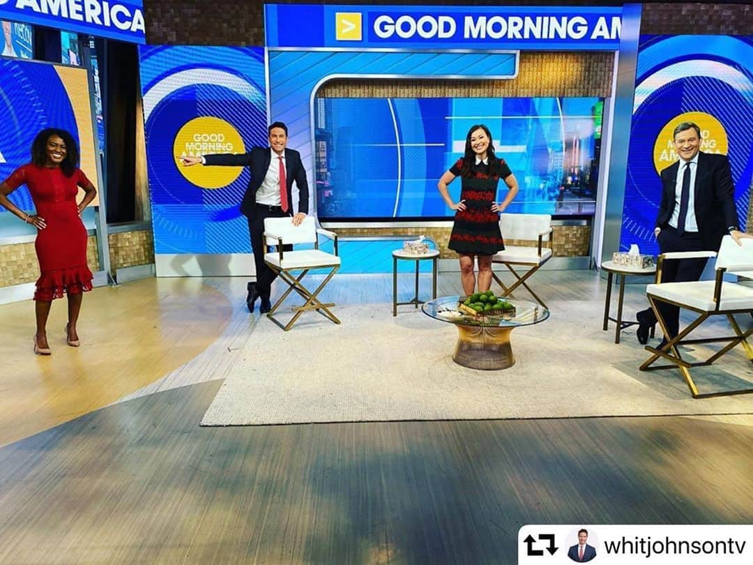 Good Morning Americaさんのインスタグラム写真 - (Good Morning AmericaInstagram)「#repost @whitjohnsontv ・・・  After months of quarantine, diagnostic testing, and a thorough background check... look who’s back in the studio!! The glorious @janai.norman (keeping her social distance)!! @evapilgrim @danharris @goodmorningamerica」8月8日 23時31分 - goodmorningamerica