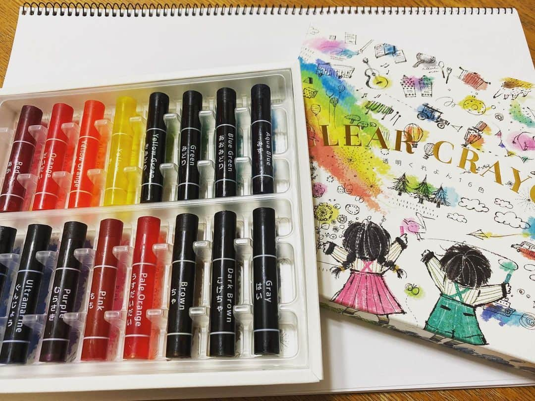 日髙のり子さんのインスタグラム写真 - (日髙のり子Instagram)「＊＊＊﻿ とっても可愛いクレヨンを見つけました🖍﻿ ﻿ 描いてみると水彩画のように透明感があって美しい色をしています。﻿ ﻿ 箱もとても素敵なので衝動買いしてしまいました❣️﻿ ﻿ デジタルお絵かきと比べると、リアルお絵かきは難しいので、ご披露するのはちょっと先になりそうです☺️✨﻿ ﻿ #クレヨン #お絵かき #趣味  #綺麗  #可愛い #パステルカラー #ほっこり」8月8日 23時59分 - nonko_hidaka531