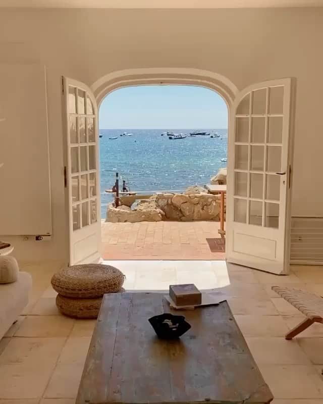 Mine Tugayのインスタグラム：「🙏🏻🌿」