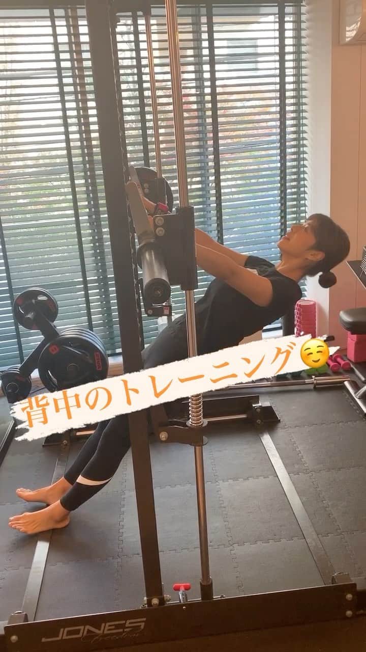 わちみなみのインスタグラム：「リールみてね🌻　背中のトレーニング☺︎ #トレーニング　#筋トレ　#Tarzan #わちみなみ　#パーソナル　　#リール　#reel #グラビア　#撮影」