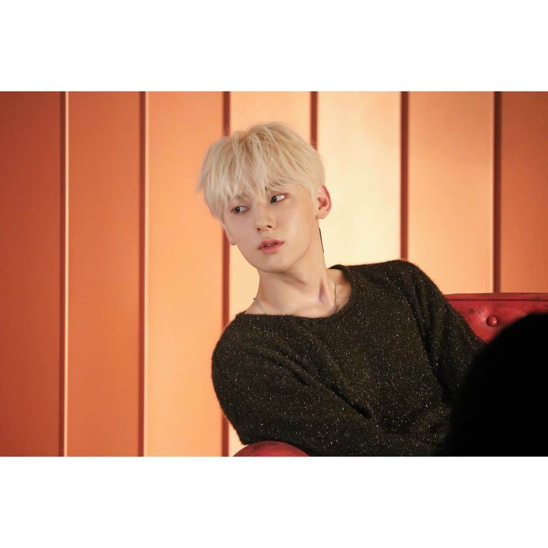 NU'ESTさんのインスタグラム写真 - (NU'ESTInstagram)「200809 HAPPY MINHYUN'S DAY : Special Photo 🦊🎁 #HAPPY_MINHYUN_DAY #HAPPY_BIRTHDAY #뉴이스트_JR_아론_백호_민현_렌  #NULOΛEstagram #뉴이스트 #NUEST」8月9日 0時00分 - nuest_official