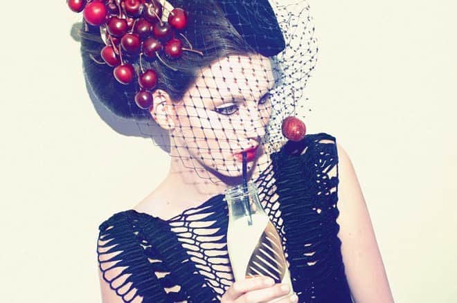 ピアーズアトキンソンさんのインスタグラム写真 - (ピアーズアトキンソンInstagram)「#mymilkshakebrings... #staycool #😎⁠ #💦 ⁠⠀ feat. Fruit basket with cherry cascade... 🍒🍒🍒 and felt pillbox with veiling and glitter cherries. #🍒 #✨ #💖 #piersatkinson」8月9日 0時13分 - piersatkinson