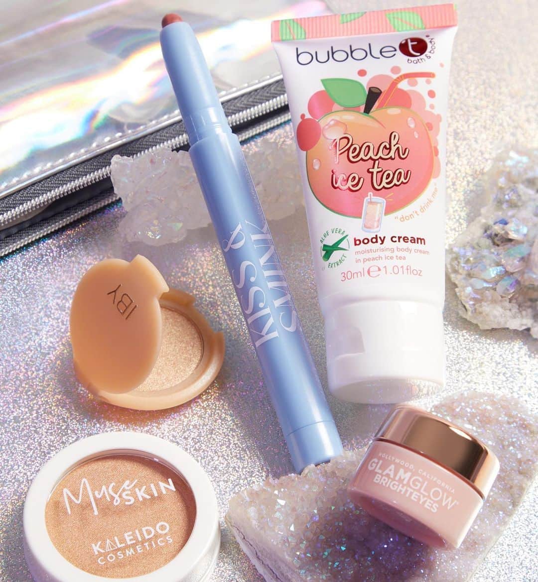 ipsyさんのインスタグラム写真 - (ipsyInstagram)「May your glow-up be so bright they can see your future. Which one of these products would you reach for first?  #IPSY #IPSYFutureYou  Products Here: @bubbletcosmetics Peach Ice Tea Body Cream @glamglow Brighteyes Illuminating Anti-Fatigue Eye Cream @ibybeauty Eyeshadow in Flower Child @kaleidocosmetics Muse Skin - Ultra Fine Pearl Illuminator @kissandsmink Matte Creme Lip Crayon in Marietas」8月9日 0時21分 - ipsy