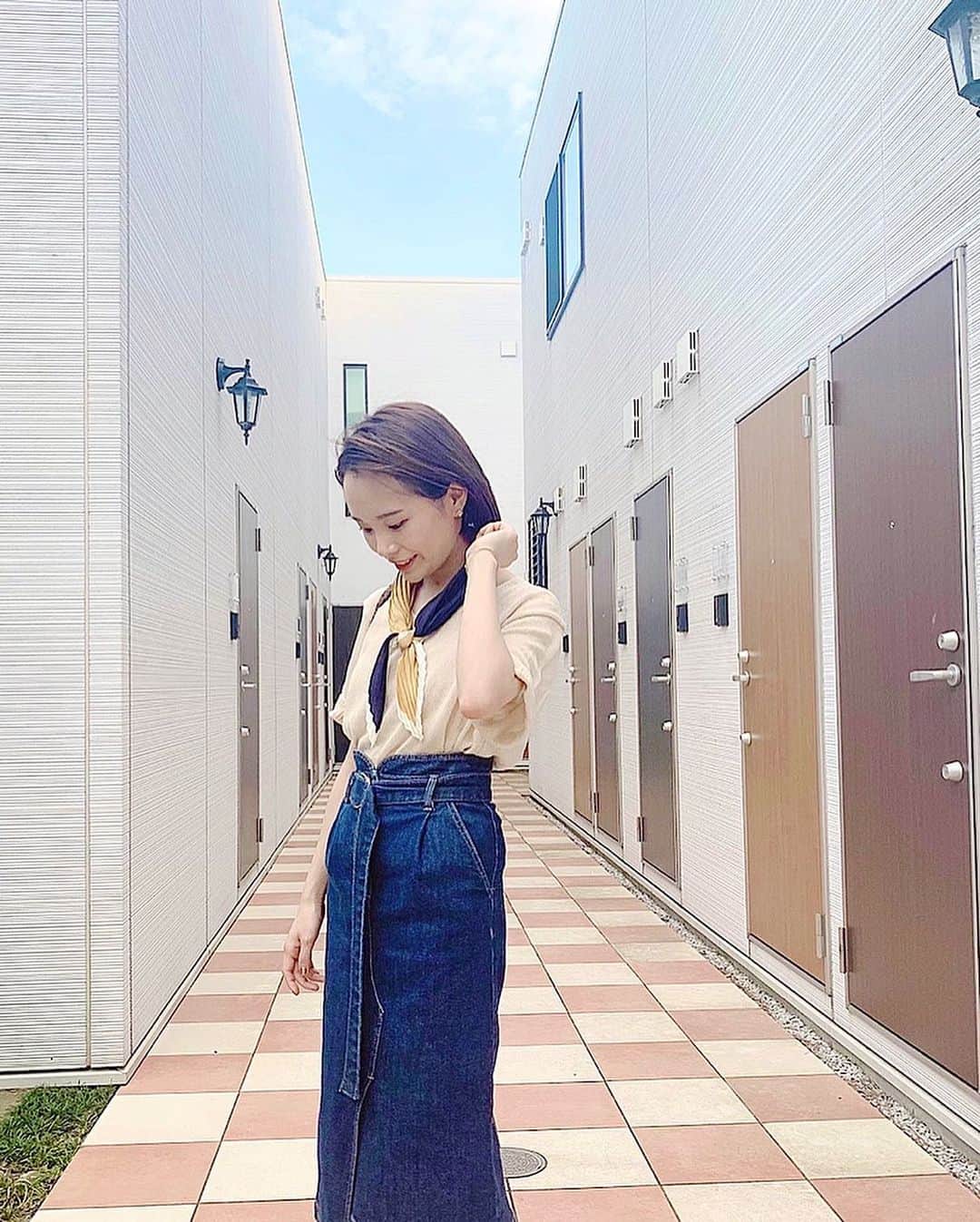 のインスタグラム：「𓅷  休　日　し　ふ　く,  〜  透け感のあるサマーニットで 暑い日もさらっと,  @secretlabel_jp   シンプルトップスには 久々のスカーフちゃん◎  〜  手あげがち ☹︎  .  .  _______________________________ #secretlabel #summerknit #サマーニット #スカーフアレンジ  #デニムスカートコーデ  #sサイズコーデ #おちびコーデ  #おちびファッション  #きりっぱなしミディアム  #151cm #うじちゃんコーデ𓆫  #休日おでかけ𓆫」