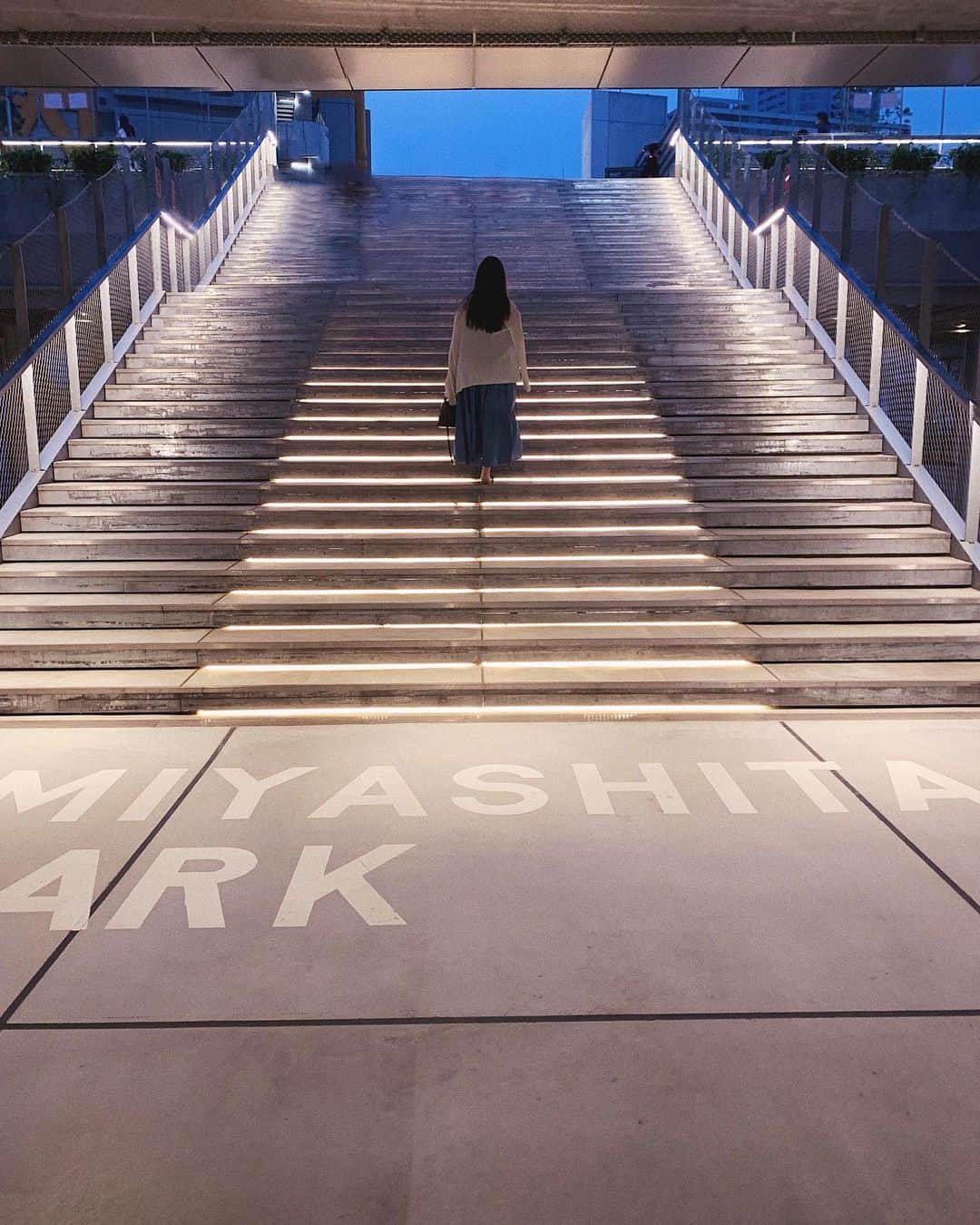 神尾美沙のインスタグラム：「♥︎﻿ ﻿ 初MIYASHITA PARK🏙﻿ ﻿ 客層若めで「ヒ…！」ってなったけど﻿ いいご飯屋さん見つけられて嬉しい…☺️﻿ ﻿ もう行った人いるかな？？﻿ ﻿ 横丁は大変魅力的でしたが、夜の街すぎて、、w﻿ もうちょっと落ち着いたら手を出そうと決意😷﻿ ﻿ ﻿ #miyashitapark#ミヤシタパーク」