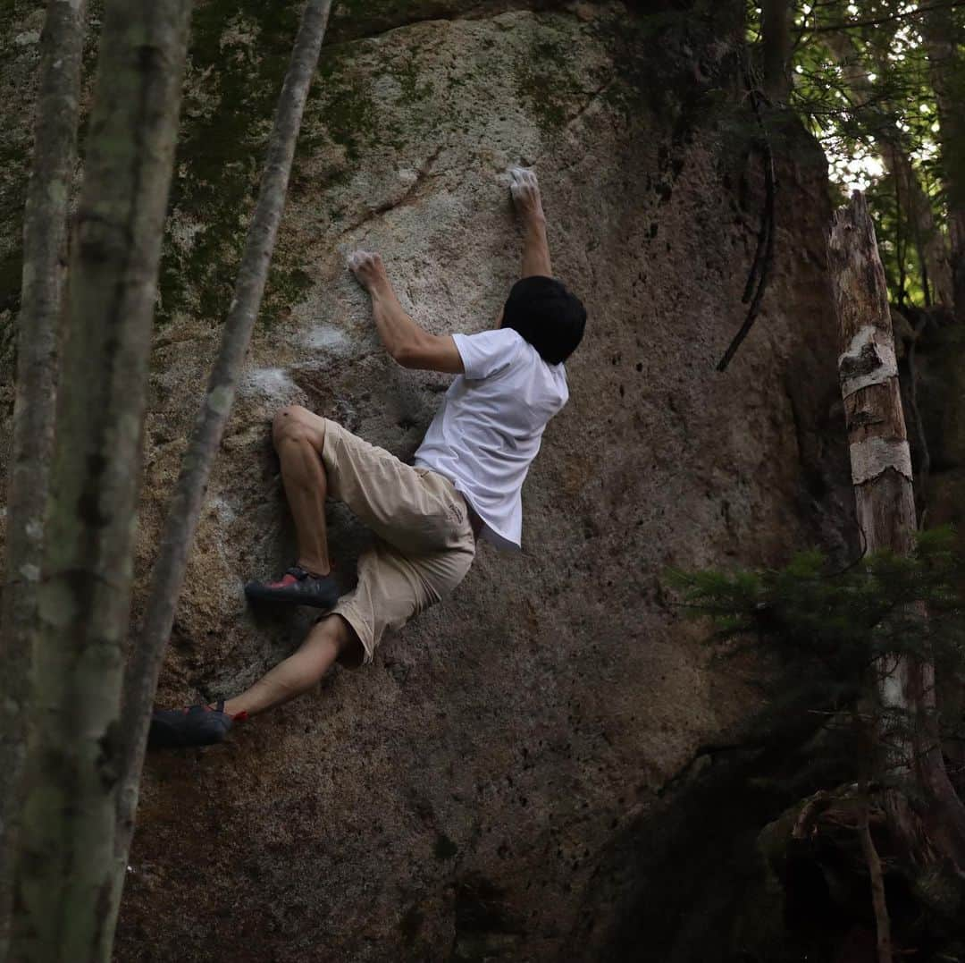 濱田健介のインスタグラム：「8/6,7 Mt.Ogawa. I send Samuke V7 and some easy boulders. Condition was bad, but I enjoyed. 8/6,7は久しぶりに少し小川山へ。 2日合わせて、半日分くらいの滞在やったけど、久しぶりの花崗岩を楽しんだ。さすがに夏やしコンディションは微妙で登れたんは さむけ 初段 くらいか。。 トポもゲットしたし、涼しくなったらリベンジだな。 @rockmasterhq  @organicclimbing  @unparallelup  @nogradjustfeeling  @camp1889」