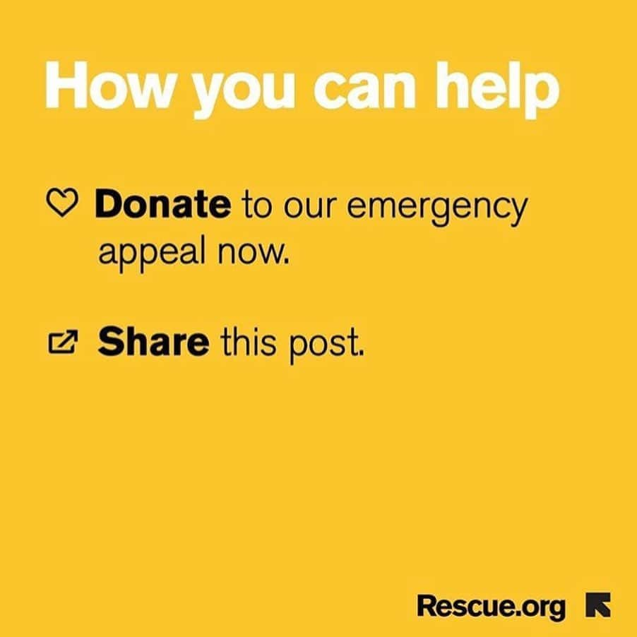 サラ・ウェイン・キャリーズさんのインスタグラム写真 - (サラ・ウェイン・キャリーズInstagram)「when i feel hopeless to affect a terrible situation, partnering with those who know how to help - those who make it their job to help - makes me feel useful.  it’s empowering - and maybe heals me as well as those in need.  if you want to join me in donating, the link is in my bio.  #beirut #wearehumantogether」8月9日 0時59分 - sarahwaynecallies