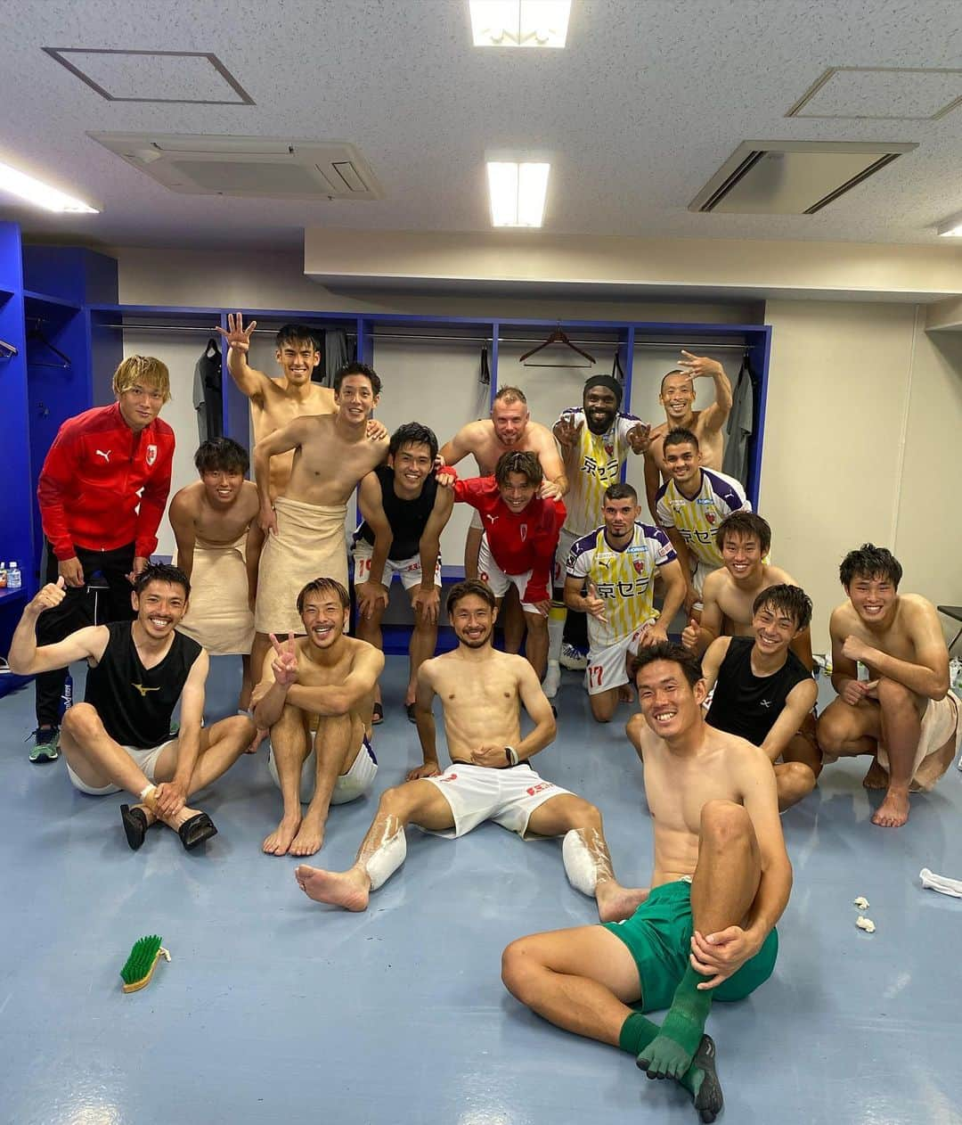 ピーター・ウタカさんのインスタグラム写真 - (ピーター・ウタカInstagram)「Our first away win. To God be the glory」8月9日 1時00分 - peterutaka