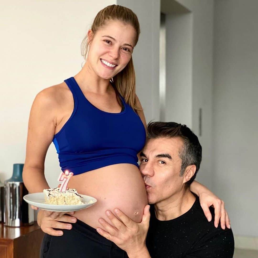 Despierta Americaさんのインスタグラム写真 - (Despierta AmericaInstagram)「7 meses de mucho amor @adrianuribe y @thuanymart ❤️ #babyonboard #7meses」8月9日 1時01分 - despiertamerica