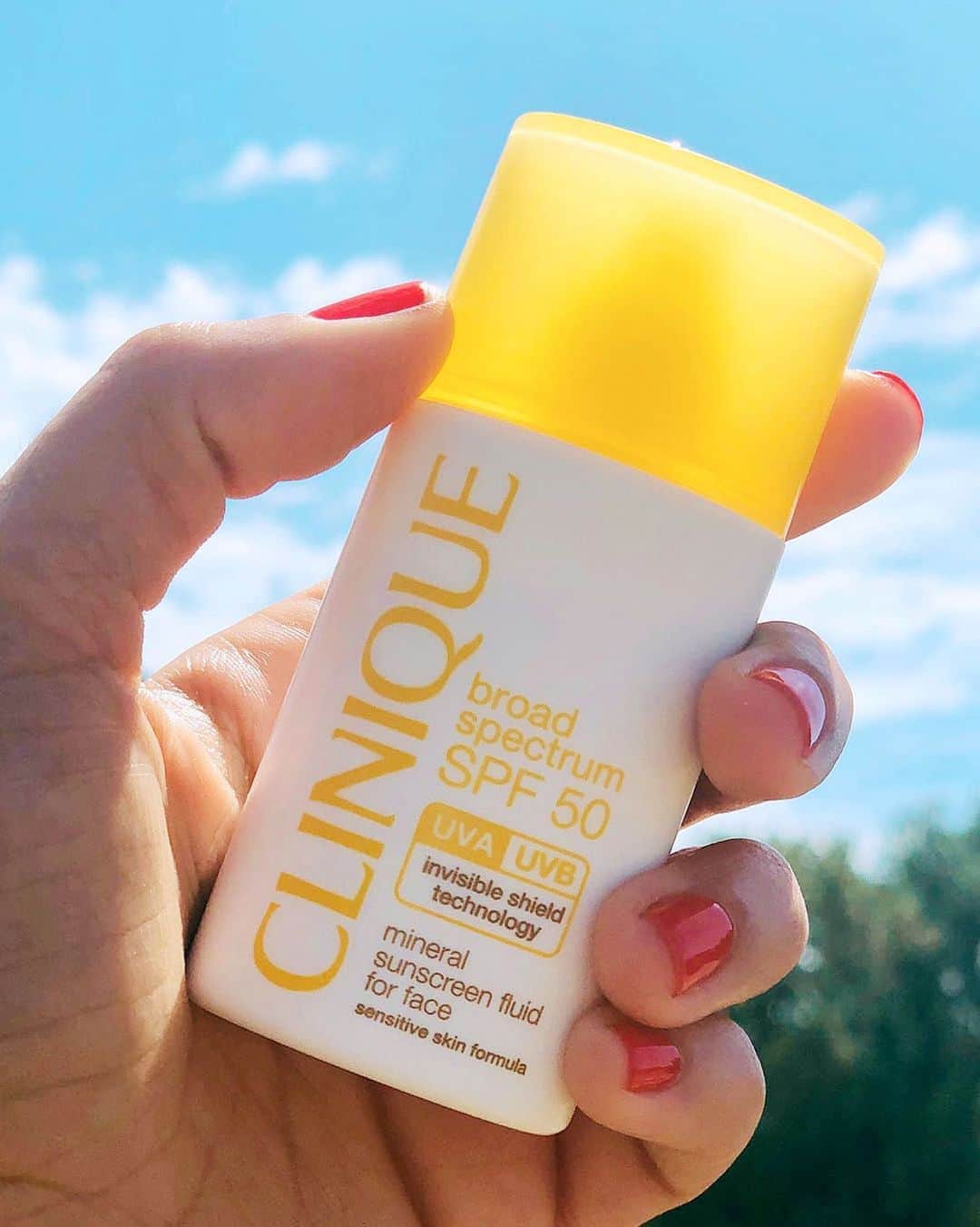 クリニークさんのインスタグラム写真 - (クリニークInstagram)「Sun care = skin care = self-care 🙌 #Clinique #parabenfree #fragrancefree #happyskin」8月9日 1時02分 - clinique