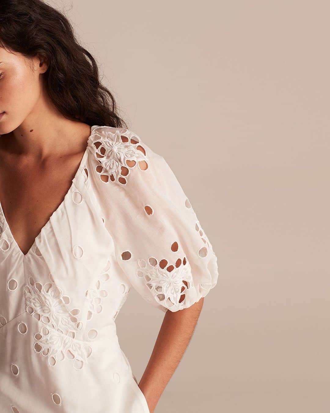 レベッカテイラーのインスタグラム：「Oversized eyelets create an airy feel.」