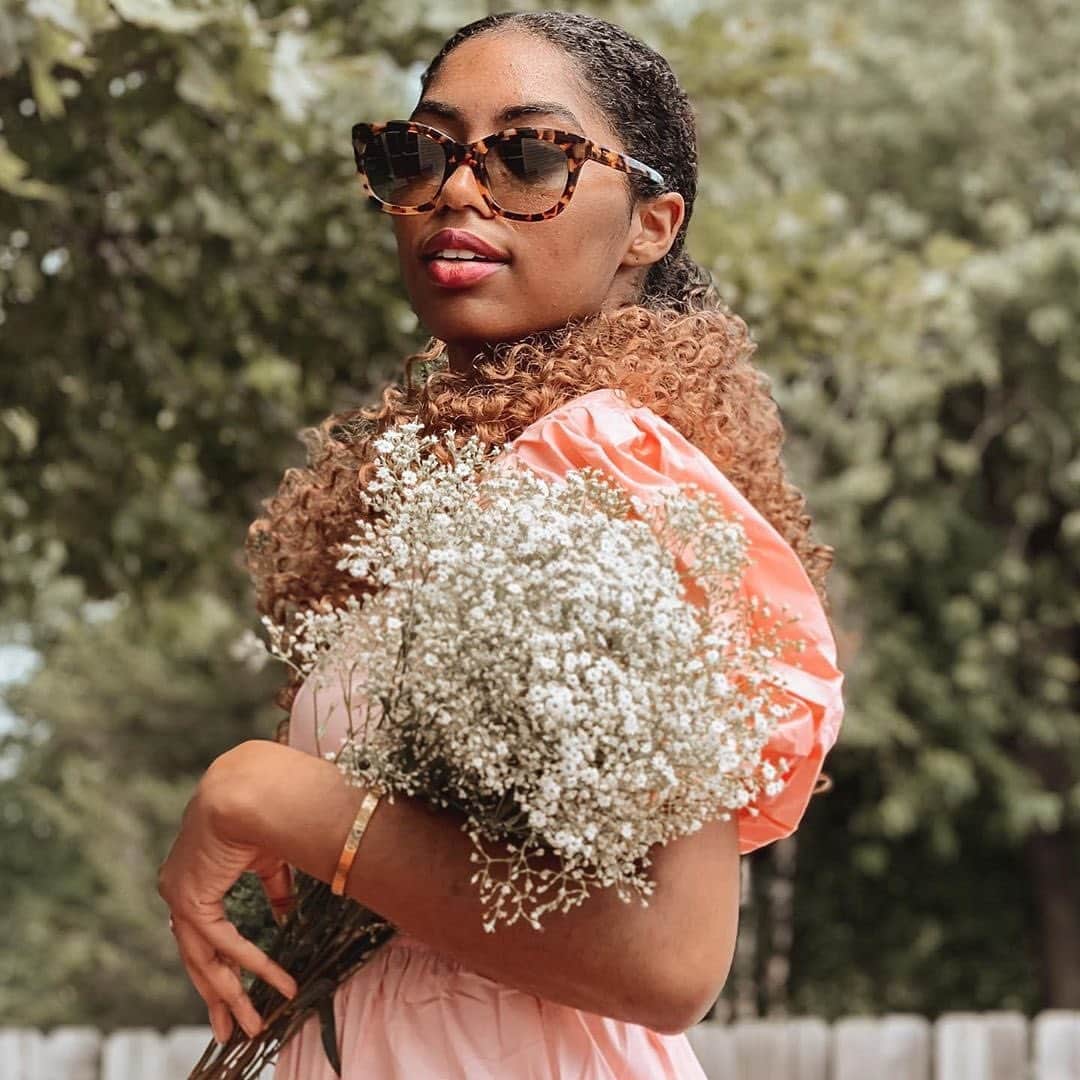トムズシューズのインスタグラム：「"Everyone should own a pair of tortoise shell sunglasses 🤩 Not only are they a great addition to my collection, I feel amazing knowing they give back!" // #regram: @allureriah」