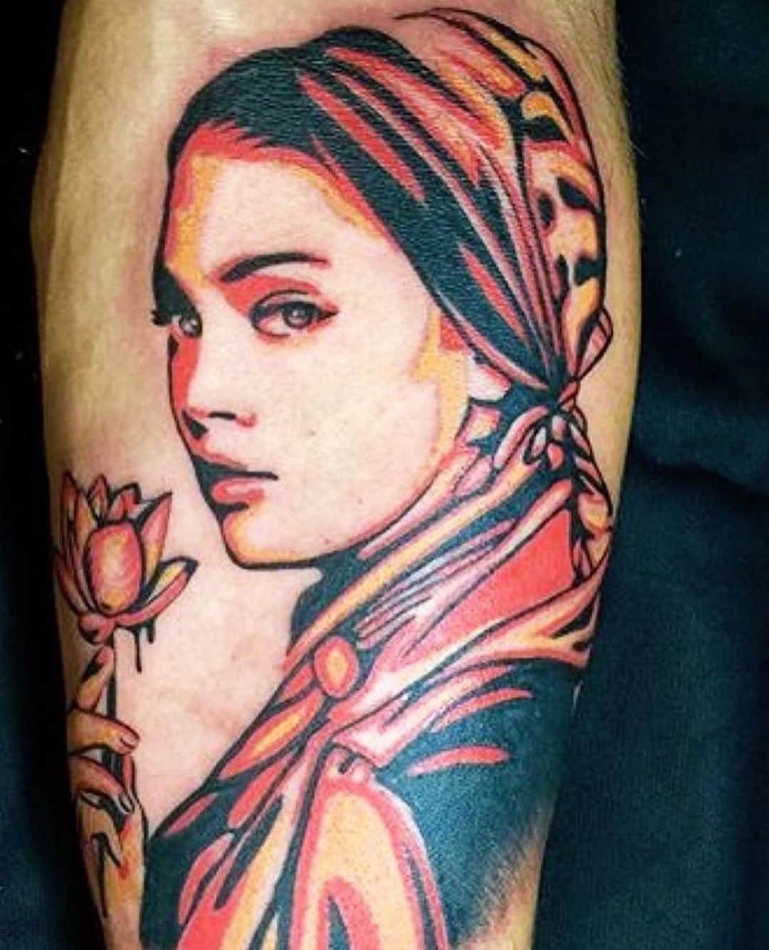 Shepard Faireyのインスタグラム：「I’m always honored when people commit my art to their skin. It is symbolically significant. It is painful and expensive process to remove tattoos, so I take my responsibility seriously to maintain my integrity so that a tattoo of my art is something the bearer remains proud of.⁠ -Shepard⁠ ⠀⠀⠀⠀⠀⠀⠀⠀⠀⁣⁠ #repost @akemi_higashi⁠ #obey #obeygiant #shepardfairey」