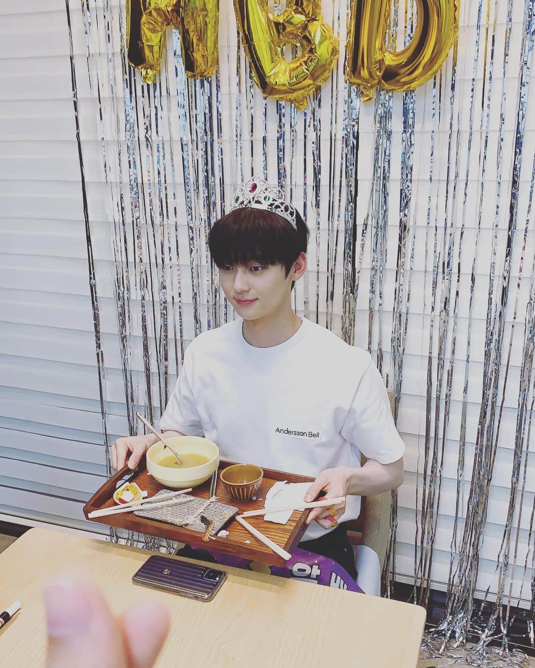 JR のインスタグラム：「민현 생일축하! 오늘하루 행복하게 보내!~」