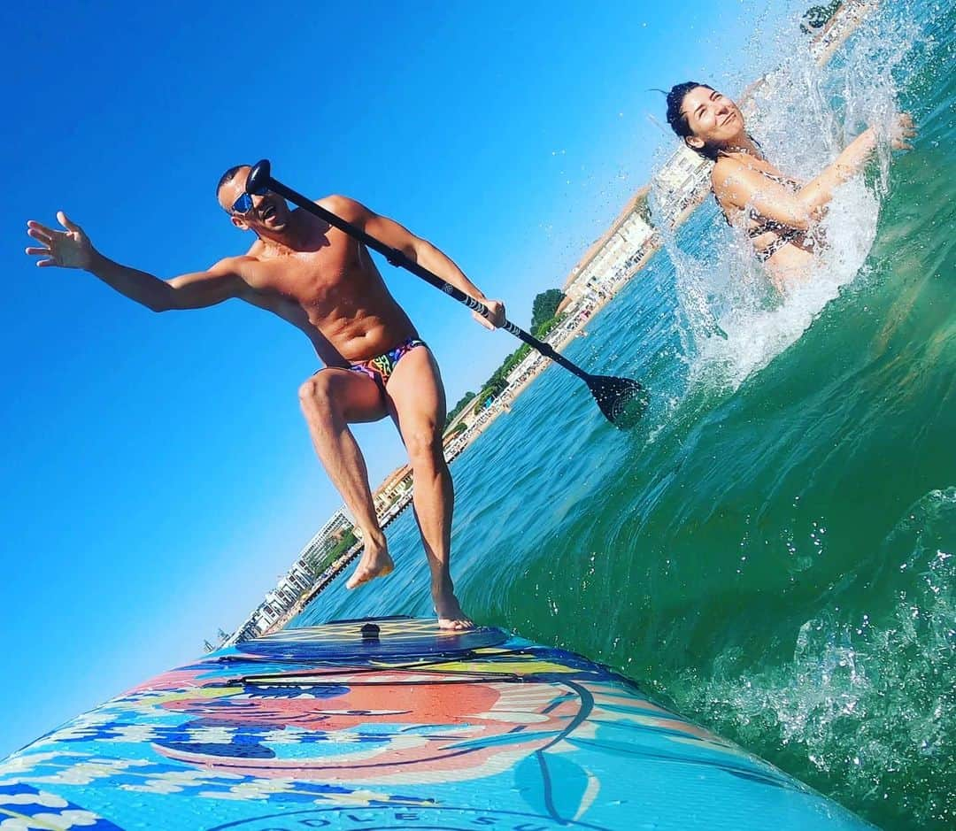 ラースロー・シェーのインスタグラム：「Micsoda élmény a #sup! 🤣 What an experience the #sup!🤣  #standuppaddle #see #asszony #water  #reklam @supcsi.hu」