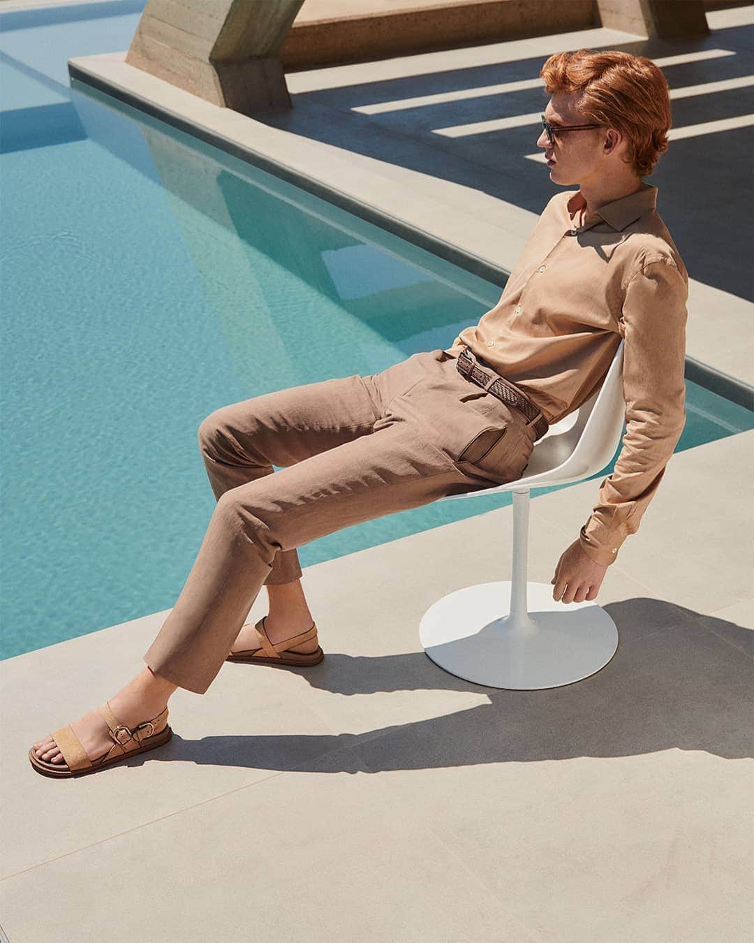 のインスタグラム：「Understated and refined, the ultimate flat sandal for the season ahead.  #Santoni #madeinSantoni #makersofbeauty #SantoniSS20」