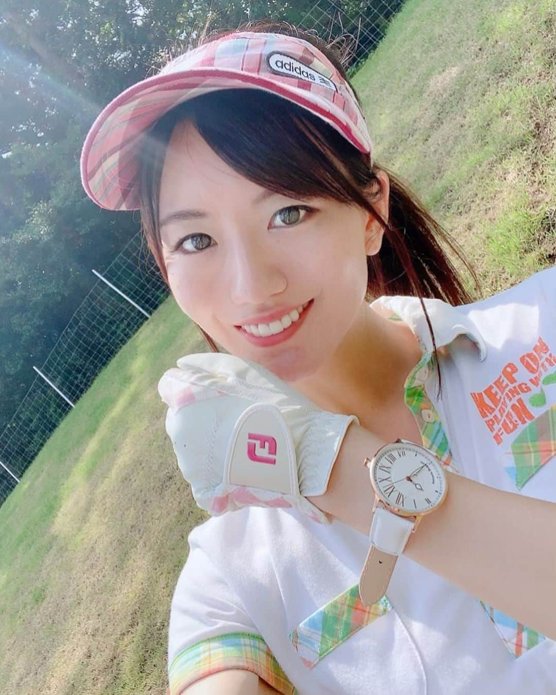 にゃんさんゴルフさんのインスタグラム写真 - (にゃんさんゴルフInstagram)「. . 夏っぽい腕時計です🙆‍♀️🌺  フランス・パリ発の新鋭ブランド腕時計⌚️✨ ANTONIO BOGGATI💕🇫🇷✨  イタリア製本革ベルトだしお手頃価格だし🥰  反時計回りの時計なんだけど読めるかな⁈😳 シンメトリー（対称）デザインがおしゃれ♡  気になる人とペアでもあるみたい💕  ラウンド中でも気にならないよー！！（＾ω＾）  #腕時計#ペアウォッチ#ゴルフ女子#ゴルフ #watch#paris#golf#ANTONIOBOGGATI」8月9日 1時37分 - miiiii0228