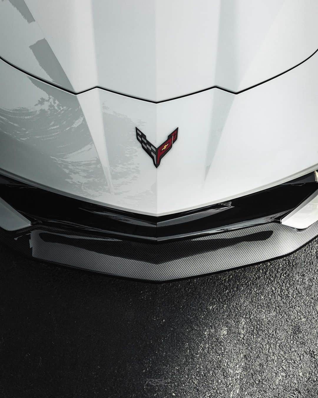 CarsWithoutLimitsさんのインスタグラム写真 - (CarsWithoutLimitsInstagram)「Improving on perfection isn’t easy, but we like a challenge! Introducing the C8 Corvette carbon fiber aero kit by @rsctuning ⚙️😤 — ✔️ Carbon Fiber Side Skirts ✔️ Carbon Fiber Front Splitter ✔️ Carbon Fiber Real Spoiler  #carswithoutlimits #corvette #c8」8月9日 1時51分 - carswithoutlimits