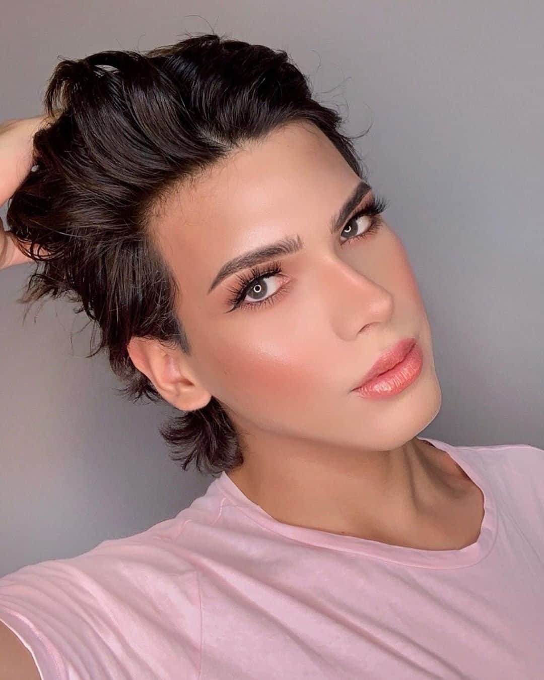Too Facedさんのインスタグラム写真 - (Too FacedInstagram)「The glow up is real 🤩 @alejobeauty complements his glam with our Born This Way Foundation & Setting Powder, Chocolate Gold Soleil Bronzer, Triple Scoop Highlighting Palette, and Juicy Fruits Lip Gloss shade Dreamsicle! #regram #toofaced」8月9日 2時01分 - toofaced