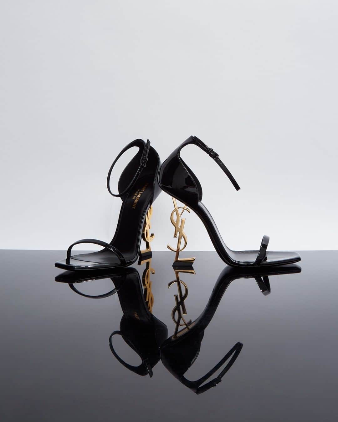 エルエヌシーシーさんのインスタグラム写真 - (エルエヌシーシーInstagram)「Make a statement with Saint Laurent's Opyum Heeled Sandals, featuring a gold-tone metal logo heel.  @ysl #SaintLaurent」8月9日 2時00分 - thelncc