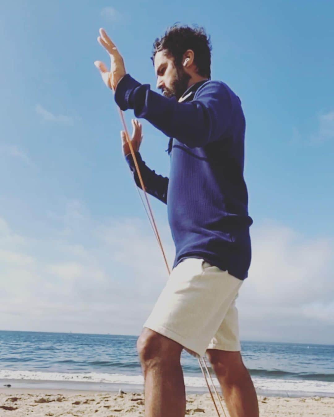 クナル・ネイヤーのインスタグラム：「No. Days. Off. Can you tell how much I love working out? #holiday?」