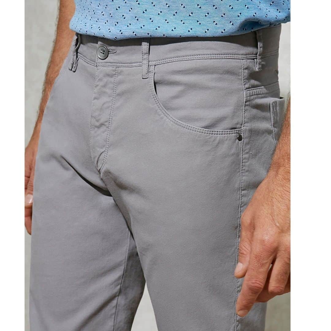 のインスタグラム：「En verano, ¿pantalones o bermudas? 😎 Hasta -50% descuento Link en la bio  #florentino #rebajas #sales #summer #menswear #tropicalsoul #modahombre #linkbio #pantalones」