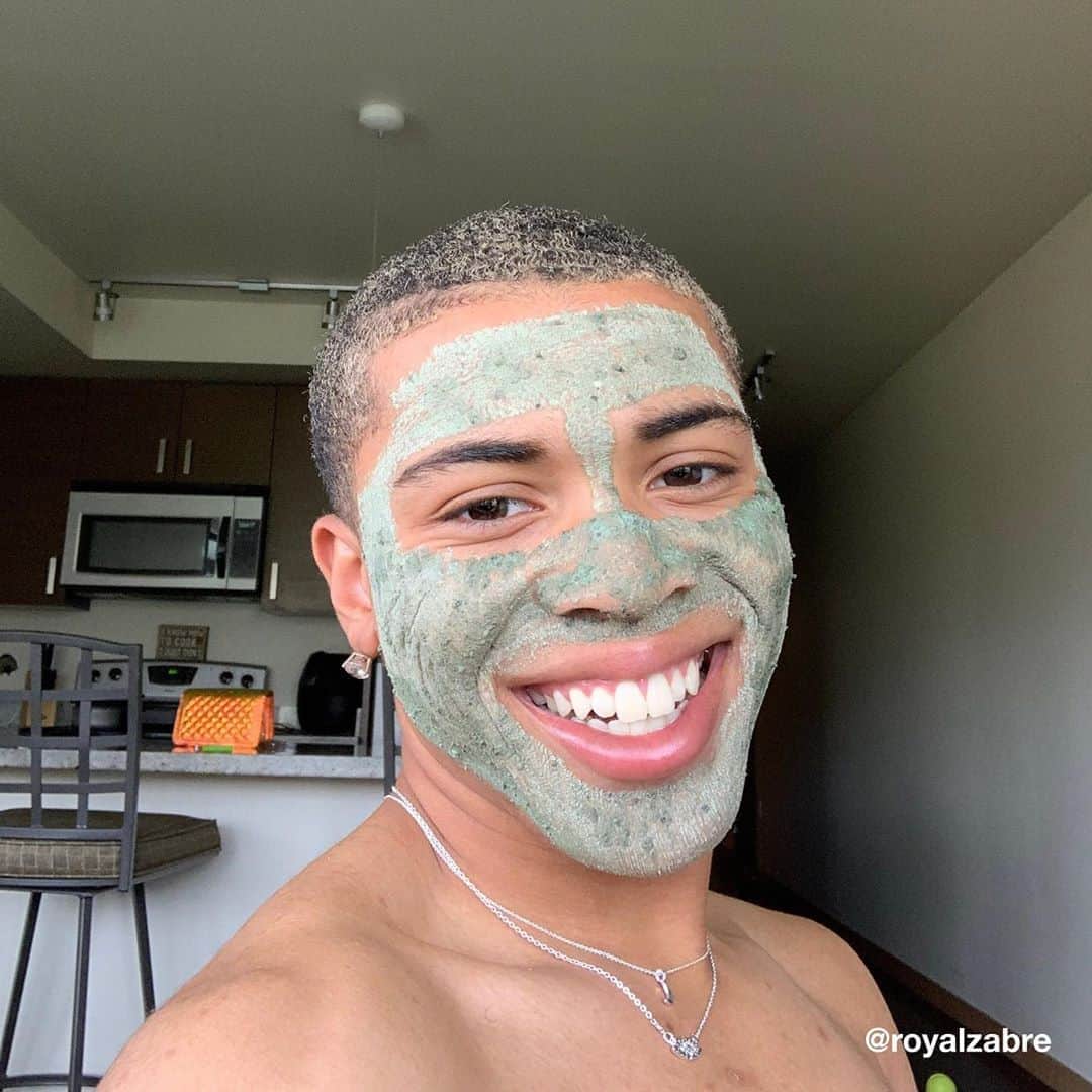 LUSH Cosmeticsさんのインスタグラム写真 - (LUSH CosmeticsInstagram)「We are just three days away from #NationalFaceMaskDay! Don't forget to join the celebration by posting a selfie with your favorite face mask (cloth masks count!) and answering the call "I wear my mask because ________". Tag us @lushcosmetics and use the hashtag #NationalFaceMaskDay for the chance to win a $500 USD Lush gift card, plus a one-on-one private virtual consultation with our brand and product expert Erica Vega.⁠⠀ ⁠⠀ Get your favorite face mask online or pick it up in-store to join #NationalFaceMaskDay by clicking our link in bio 😊⁠⠀ ⁠⠀ Note: This contest is only applicable to residents of Canada & the US, excluding Quebec, Puerto Rico, Virgin Islands and Guam.⁠ Contest starts July 27th, and we will accept photo entries until August 11th. Winner will be selected at random and messaged via the Lush Cosmetics North America Instagram account on August 12th. This contest is not affiliated with Instagram.⁠⠀ ⁠⠀ #lushcommunity #lushfacemasks #lushie #lushlove #lushcosmetics #lushlife #facemask #facemaskselfie」8月9日 2時57分 - lushcosmetics