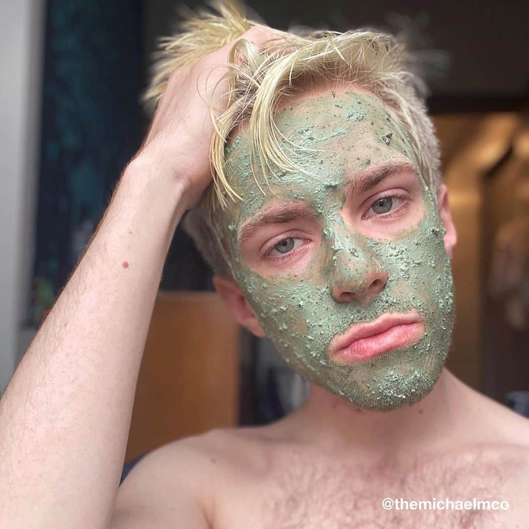 LUSH Cosmeticsさんのインスタグラム写真 - (LUSH CosmeticsInstagram)「We are just three days away from #NationalFaceMaskDay! Don't forget to join the celebration by posting a selfie with your favorite face mask (cloth masks count!) and answering the call "I wear my mask because ________". Tag us @lushcosmetics and use the hashtag #NationalFaceMaskDay for the chance to win a $500 USD Lush gift card, plus a one-on-one private virtual consultation with our brand and product expert Erica Vega.⁠⠀ ⁠⠀ Get your favorite face mask online or pick it up in-store to join #NationalFaceMaskDay by clicking our link in bio 😊⁠⠀ ⁠⠀ Note: This contest is only applicable to residents of Canada & the US, excluding Quebec, Puerto Rico, Virgin Islands and Guam.⁠ Contest starts July 27th, and we will accept photo entries until August 11th. Winner will be selected at random and messaged via the Lush Cosmetics North America Instagram account on August 12th. This contest is not affiliated with Instagram.⁠⠀ ⁠⠀ #lushcommunity #lushfacemasks #lushie #lushlove #lushcosmetics #lushlife #facemask #facemaskselfie」8月9日 2時57分 - lushcosmetics