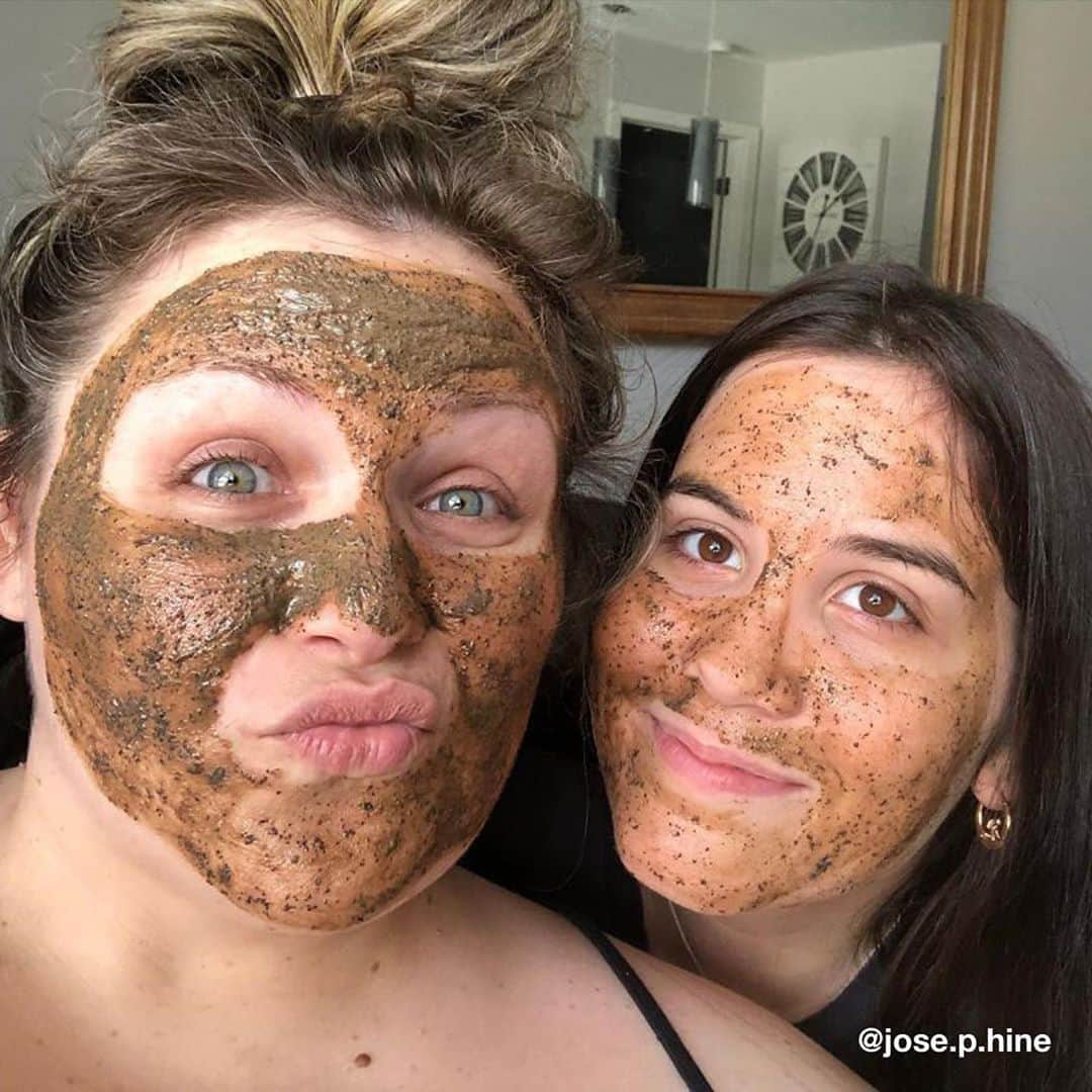 LUSH Cosmeticsさんのインスタグラム写真 - (LUSH CosmeticsInstagram)「We are just three days away from #NationalFaceMaskDay! Don't forget to join the celebration by posting a selfie with your favorite face mask (cloth masks count!) and answering the call "I wear my mask because ________". Tag us @lushcosmetics and use the hashtag #NationalFaceMaskDay for the chance to win a $500 USD Lush gift card, plus a one-on-one private virtual consultation with our brand and product expert Erica Vega.⁠⠀ ⁠⠀ Get your favorite face mask online or pick it up in-store to join #NationalFaceMaskDay by clicking our link in bio 😊⁠⠀ ⁠⠀ Note: This contest is only applicable to residents of Canada & the US, excluding Quebec, Puerto Rico, Virgin Islands and Guam.⁠ Contest starts July 27th, and we will accept photo entries until August 11th. Winner will be selected at random and messaged via the Lush Cosmetics North America Instagram account on August 12th. This contest is not affiliated with Instagram.⁠⠀ ⁠⠀ #lushcommunity #lushfacemasks #lushie #lushlove #lushcosmetics #lushlife #facemask #facemaskselfie」8月9日 2時57分 - lushcosmetics