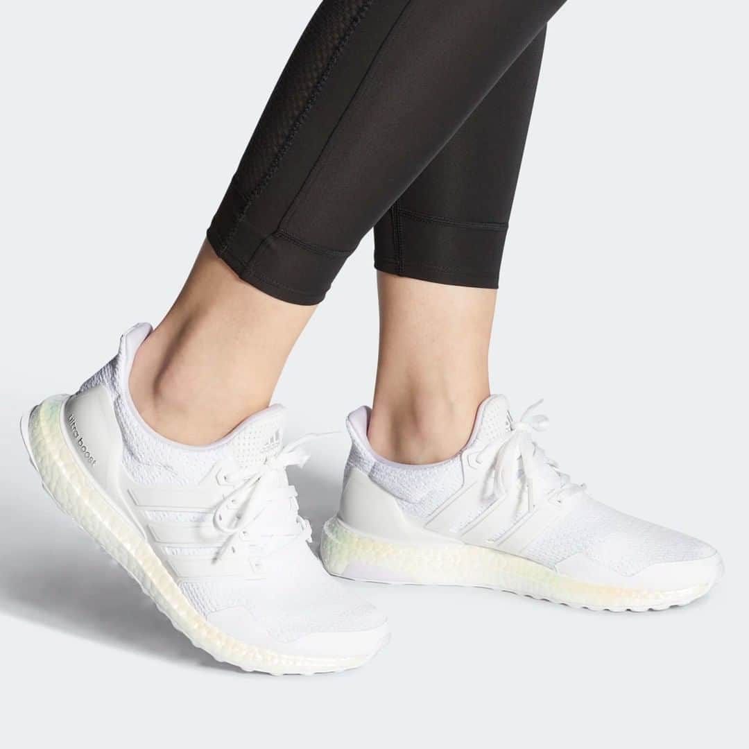 Sneaker Newsさんのインスタグラム写真 - (Sneaker NewsInstagram)「Another "Triple White" colorway of the adidas Ultra Boost is coming soon for women. Expect these to officially release on August 13th. For a closer look, tap the link in our bio.」8月9日 3時01分 - sneakernews