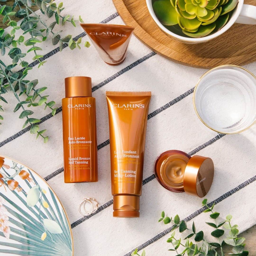 ClarinsUKさんのインスタグラム写真 - (ClarinsUKInstagram)「Get ready to fake your way to a post-holiday glow with our nourishing Self Tanning range ✨  Enriched with natural plant extracts such as Aloe Vera, Cocoa Butter and Fig, these products will help to soften skin and ensure long-lasting 24-hour hydration, all whilst delivering a natural looking, sun-kissed glow 💛  #SelfTan #Clarins #GoldenGlow」8月9日 3時01分 - clarinsuk