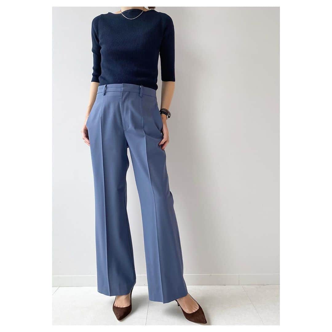 のインスタグラム：「〝Worsted Stretch Trousers〟﻿ In store now！﻿ ﻿ IGTVにて大好評！﻿ マニッシュに腰で穿きスタイルよく見えるパンツ。﻿ ウエストは大きめに、股上は浅めのお作りです。﻿ ストレッチの効いた毛羽の少ない素材。﻿ 秋冬だけではなく春まで着用いただけます！﻿ 詳しくは最新のIGTVをCHECK！﻿ 📺2020A/W COLLECTION vol.1📺  ﻿ ・パンツ﻿ No.20030922101030﻿ ¥20,000+tax﻿ col:ブルー/カーキ/ブラウン﻿ size:34/36/38﻿ ﻿ ・Cotton ribプルオーバー﻿ オンラインストア予約受付中﻿ ¥13,000+tax﻿ col:ネイビー/ホワイト/キャメル﻿ size:free﻿ ﻿ #Plage #プラージュ﻿ #baycrews #fashion ﻿ #coordinate」