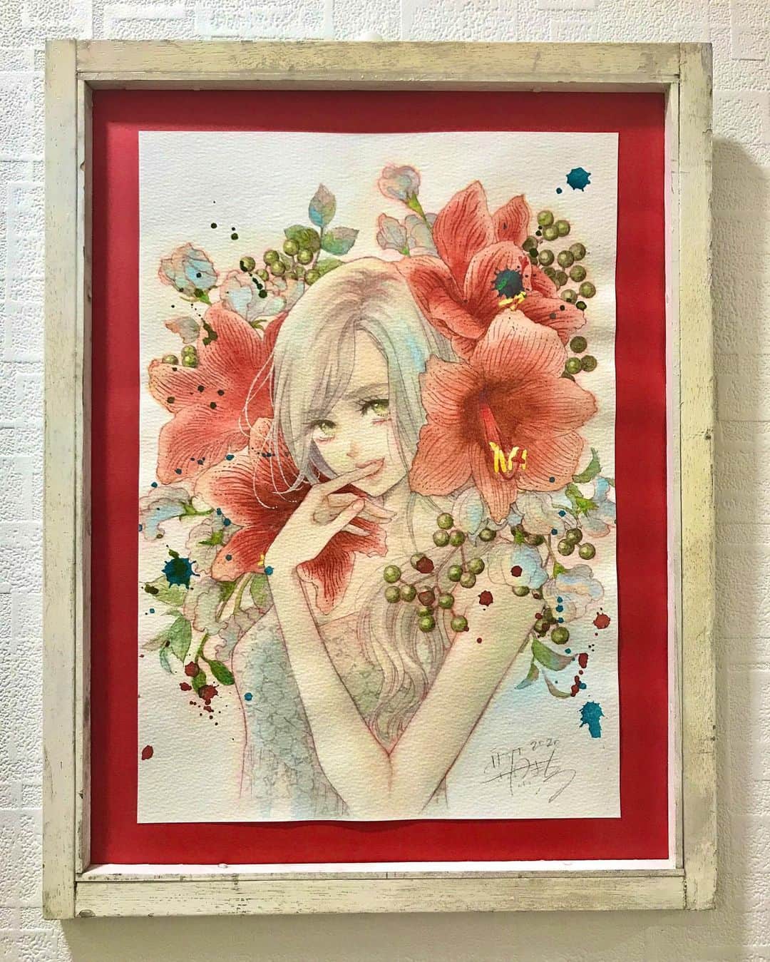栗原まもるのインスタグラム：「個展用描き下ろしのイラスト。 (撮影の都合上、ガラスを取り外して撮影してます) さてさてあと何枚描けるかな…。 下絵は４枚描いてあるのでペン入れて塗って額装してその合間に他のイラストの額装したり値札とか商品札とか作ったり…。 レジアプリに商品登録したり…。 細かくやることがポロポロ出てくる個展前です。 ４枚仕上がるかな〜😅」