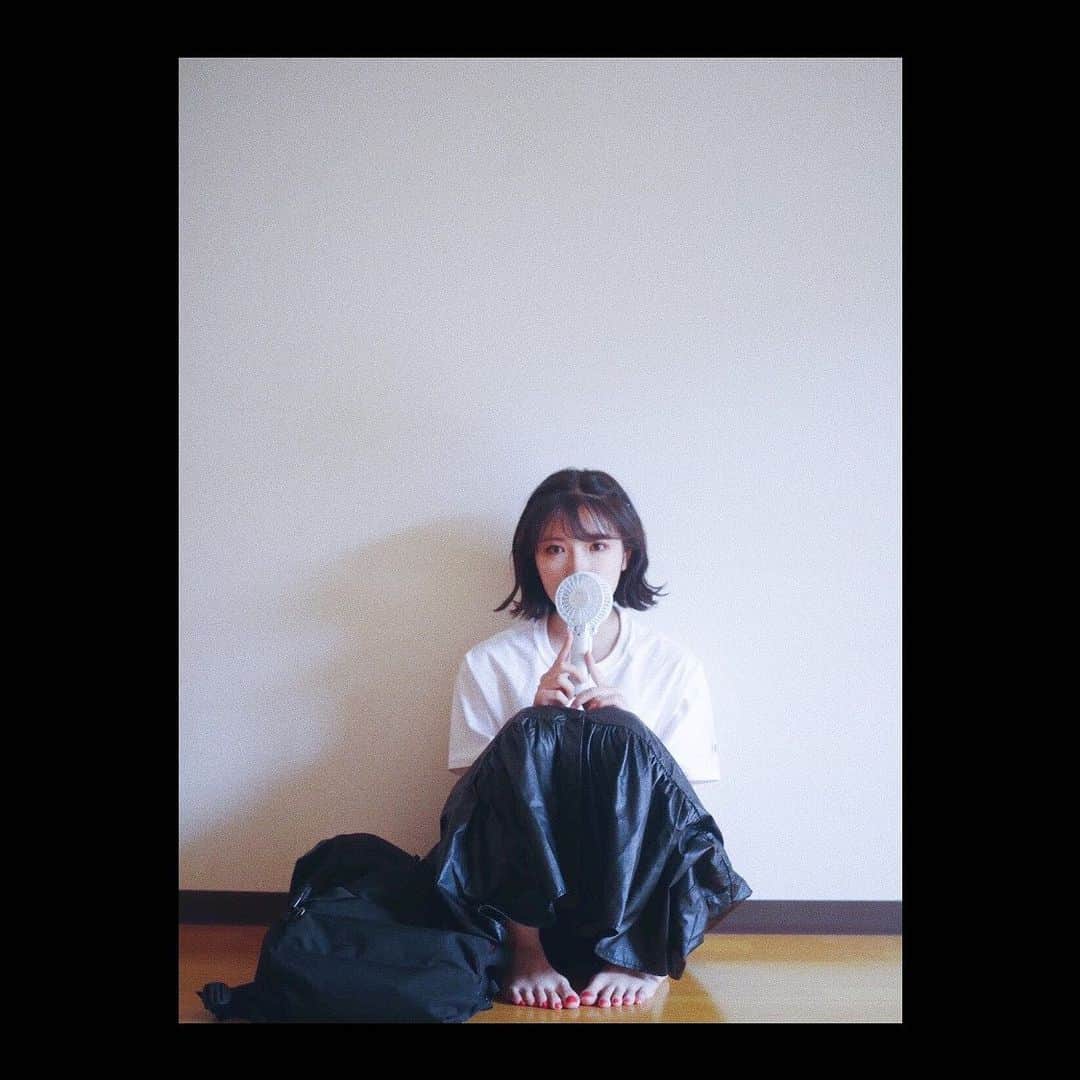 美山加恋のインスタグラム：「1億円のさようなら、撮影。  先日現場にアイスの差し入れが届いて幸せでした。  本格的に夏になって暑い毎日だけど、 涼めるアイテムに助けられながら頑張りましょ！！」