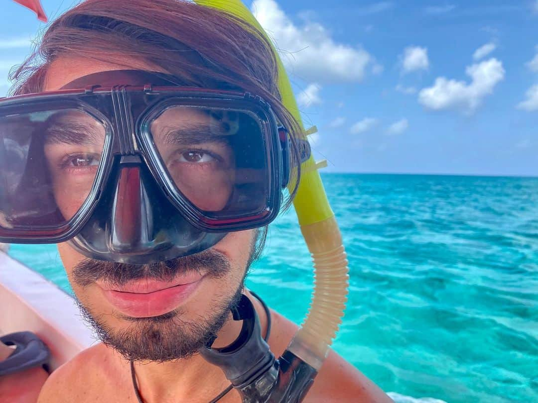 ニア・ピープルズさんのインスタグラム写真 - (ニア・ピープルズInstagram)「Farewell to my magical Mystical friend Marco. Though you are flying away to another part of the world, your love remains here in Tulum with me and all the beautiful friends we have come to know. Though your voice is annoyingly loud and nasally whilst speaking so passionately in Italian to your family back home, and though you drive a moped through the mud like my grandma,  and can not cook, only bringing home bags and bags of rice, pasta and tomatoes when grocery shopping,  you are such a delightful and powerful human being devoted to the expansion of love and light in the world and In your being. I will miss our moped rides in the pouring rain, our conversations of cosmic law in the pool, your late night shenanigans and our esoteric sharings on healing relationships and all of humanity over pizza, Tecate, and you and your ciggys.   Thank you for being your beautiful, enlightened self. I am a more whole person because of you. I love you madly.  @taopatchusa #taopatch #tulum #mexico #love #beauty #friends #grateful #joy #smiles #laughs #sunset #nature #unity #wisdom #gratitude #light #life」8月9日 12時48分 - niapeeples