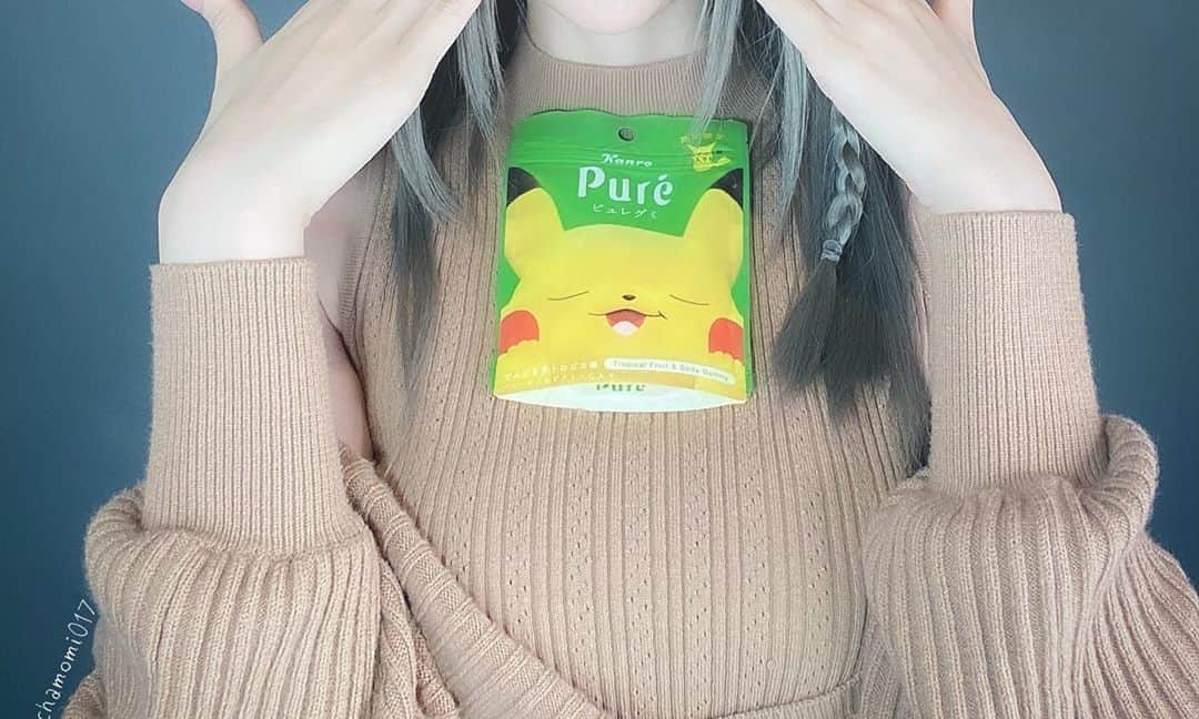 華密美琉さんのインスタグラム写真 - (華密美琉Instagram)「ピカチュウのピュレグミごっこ⚡️  ツイートはこちら💁‍♀️ https://twitter.com/chamomi017/status/1278954536330080257?s=21 カモミールのツイートは chamomi017 で検索してね！  #chamomile #cosplay  #pkmn  #ポケモン  #ピカチュウ #ピカチュウグミ  #ピュレグミ  #ピュレグミピカチュウ  #ピカチュウ大量発生チュウ  #ピカチュウピュレグミ  #ピカチュウ大好き  #ピカチュウのいる生活  #ポケモンコラボ  #ポケットモンスター  #自撮り #自撮り女子  #salfie  #自撮り部  #グミ #私服 #ファッション #fashion  #fashiongram  #fashionista  #fashionstyle  #fashionblogger  #pika  #pikachu  #pikachu⚡  #pikapika」8月9日 12時56分 - chamomile_chami