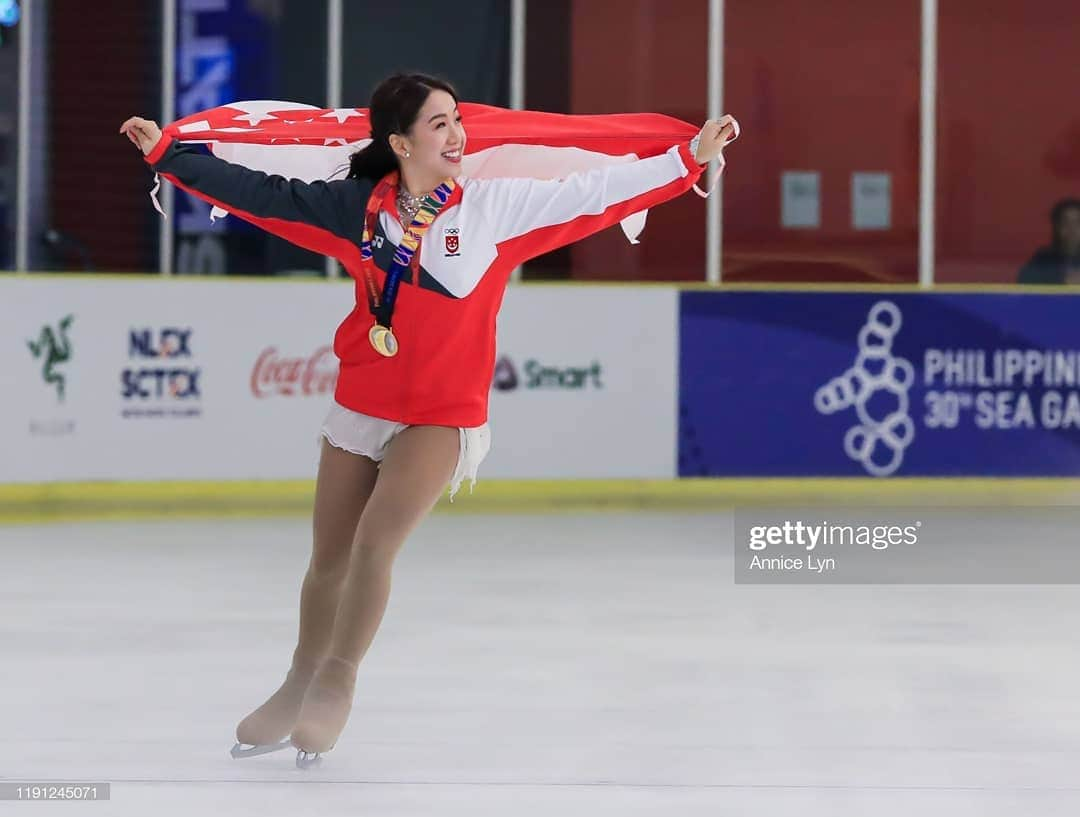 クロエ・イングのインスタグラム：「Happy 55th Birthday Singapore!🇸🇬❣I miss you so much and can't wait to come home. Here's to another year, it's been an honour and pleasure to represent. Blessed and grateful to call you my home.  - #SG55 #SGUnited #OurHeartForSG #TogetherStrongerSG #ndpeeps #ndp2020 #teamsingapore #oneteamsg #figureskating #majulahsingapura #onesingapore」