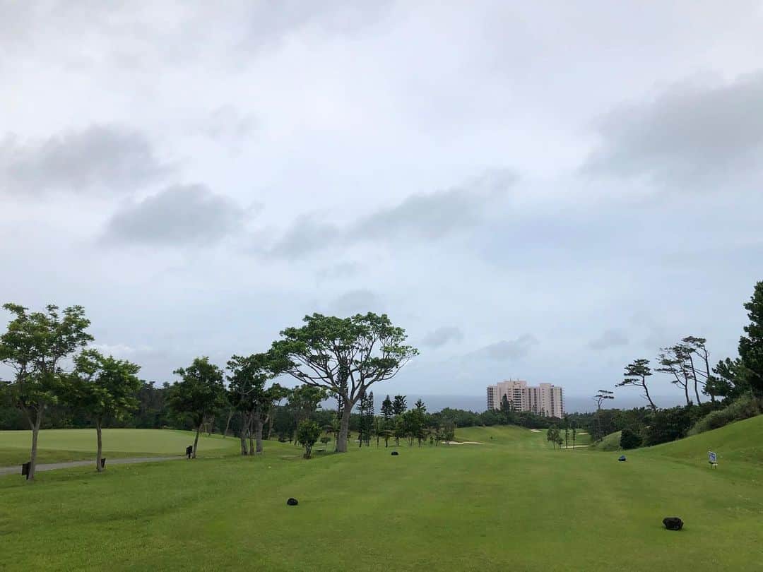 清水直行さんのインスタグラム写真 - (清水直行Instagram)「#沖縄ゴルフ 台風前で風が強烈💨 豪雨前にラウンド終了🌬 逃げるように帰宅ー  #かねひで喜瀬カントリークラブ  #喜瀬カントリークラブ  #ゴルフ場 #golf #golfstagram #golfcourse」8月9日 13時06分 - naoyuki_shimizu_