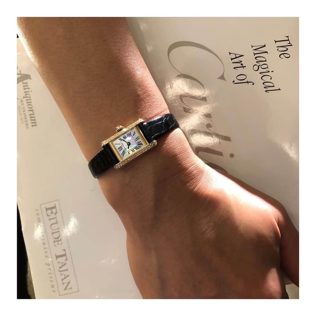 のインスタグラム：「-HIROB SOUTH NEWoMan新宿店- ﻿ ﻿ Vintage Cartier Mini TANK﻿ ﻿ カルティエのミニタンク。﻿ 非常に希少なシェル文字盤、美しいダイヤセッティングのされた華やかなミニタンクです。﻿ ﻿ ・Vintage Cartier Mini TANK﻿ ・￥885,000＋Tax﻿ ﻿ 【8月10日まで10％OFF開催中】﻿ 気になる商品がある方は是非この機会に☆﻿ ﻿ 【8月10日まで通信販売の送料無料】 ﻿ 通信販売も対応しており、お電話でのご相談も受け付けています。﻿ 当面の間、送料は無料となりますので、ご来店が難しい方でもお気軽にお問い合わせ下さい。 ﻿ ﻿ お問い合わせ先﻿ HIROB SOUTH NEWoMan新宿店﻿ tel:03-5379-9372﻿ ﻿ #hirob ﻿ #hirobsouth﻿ #baycrews﻿ #antiquewatch﻿ #vintagewatch﻿ #vintageaccessories﻿ #vintagecartier﻿ #cartier﻿ #cartiertank﻿ #minitank﻿ #NEWoMan新宿﻿ ﻿ #ヒロブ﻿ #ヒロブサウス﻿ #ベイクルーズ﻿ #アンティークウォッチ﻿ #ヴィンテージウォッチ﻿ #ヴィンテージアクセサリー﻿ #ヴィンテージカルティエ﻿ #カルティエ﻿ #カルティエタンク﻿ #ミニタンク﻿ #ニュウマン新宿」