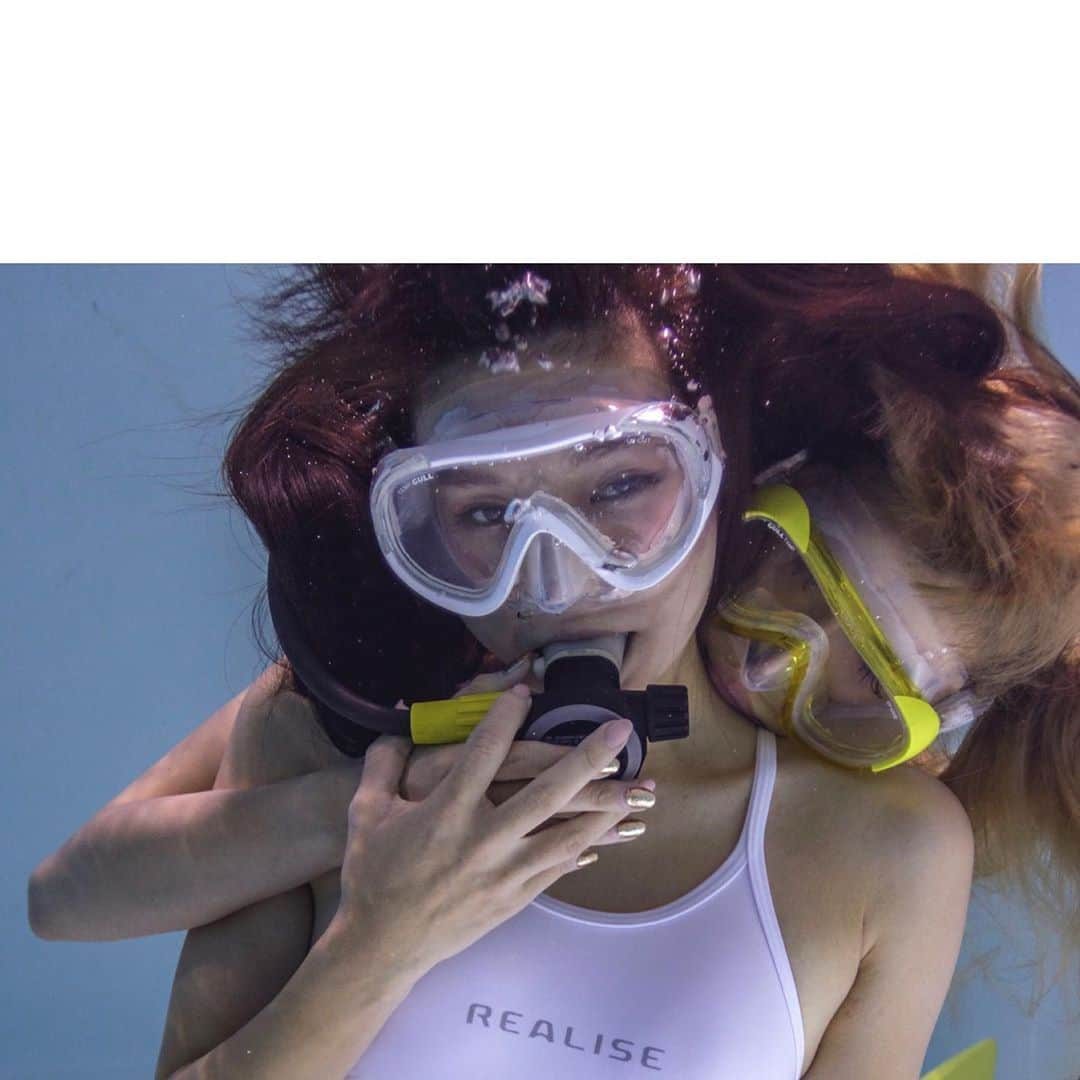 あいみさんのインスタグラム写真 - (あいみInstagram)「distortion.  water proof girl #10 あいみ @aimi_feti @momico_dance @realise_japan @manabukoga_underwater  #amazon #kindle #waterproofgirl #水中ニーソ #水中撮影 #水中攝影 #水中写真 #水中ポートレート #水中モデル #ダイビング女子 #ダイビング #潜水 #underwaterphotography #underwaterphotographer #underwater #underwaterphoto #underwatershots #uwphotography #uwphoto #underwatermodel #underwatermodels #unterwassermodel #underwaterart #diving #divergirl #waterproofgirl #art #artist #古賀学 ・ 🇯🇵amazon.co.jp/dp/B084D1SN6J 🇺🇸amazon.com/dp/B084D1SN6J 🇩🇪amazon.de/dp/B084D1SN6J」8月9日 13時19分 - aimi_feti